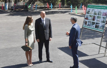 İlham Əliyev və Mehriban Əliyeva Səttar Bəhlulzadə adına Mədəniyyət Evinin açılışında - FOTO